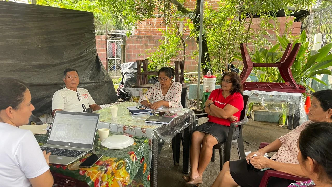 Instituto Holandés — Mujeres Guardianas del Medio Ambiente